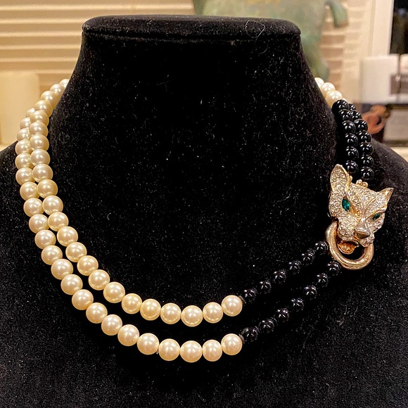 Elegant Glass  Pearl and Black Glass Bead Necklace with Green Eyed Panther Clasp - Picture 1 of 9